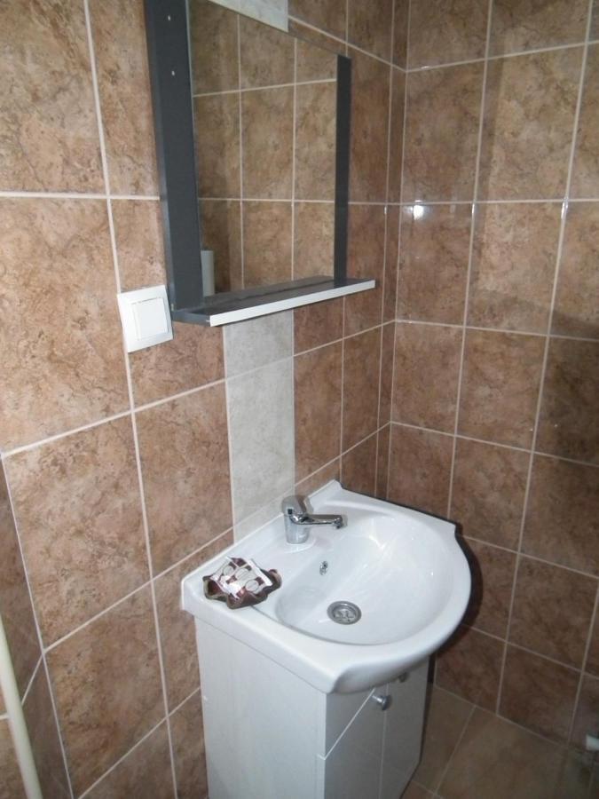 ホテルKalmi Vendeghaz コルンド エクステリア 写真