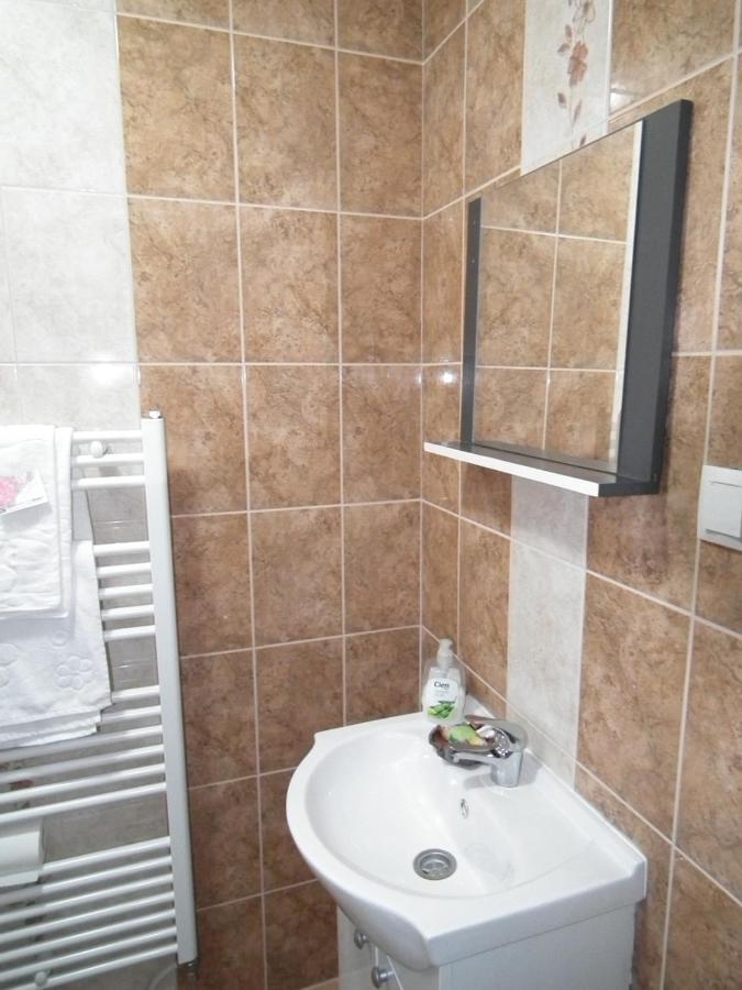 ホテルKalmi Vendeghaz コルンド エクステリア 写真